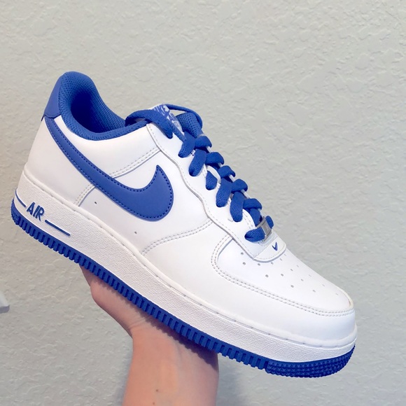 💙🤍NIKE AIR FORCE 1 ‘07 SNEAKERS🤍💙 - Picture 4 of 10
